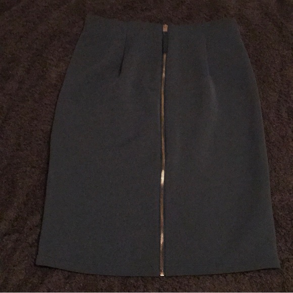 Catherine Malandrino • Bodycon style skirt - Picture 2 of 5